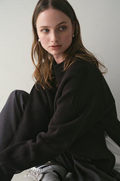 【10月29日(水)12:00〜 受注予約開始】サイドファスナーエンボスニット|SIDE ZIPPER EMBOSSED KNIT