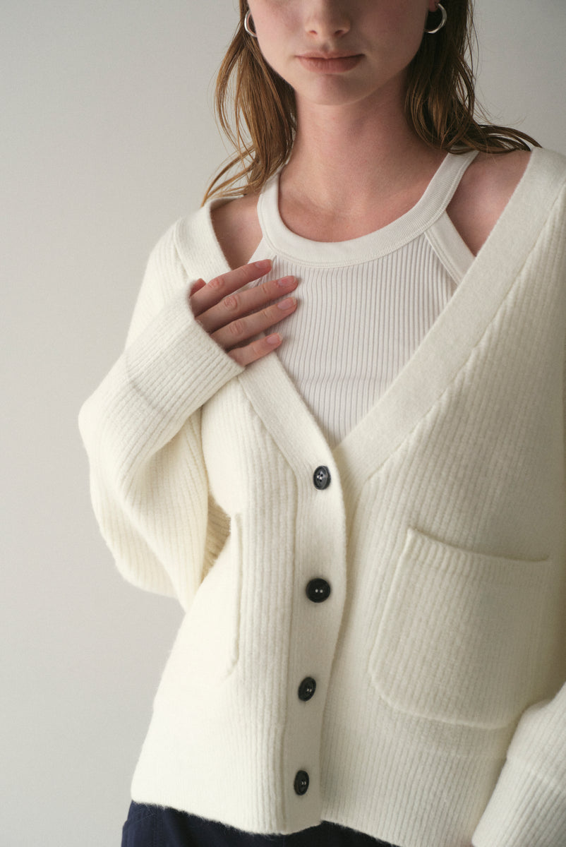 ピ　wynn hamlyn グレー　ボタン　カーディガン Vネックボタンカーディガン｜V-NECK BUTTON CARDIGANの通販｜regleam