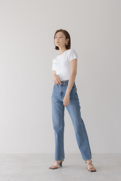 STRAIGHT DENIM