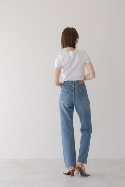 STRAIGHT DENIM