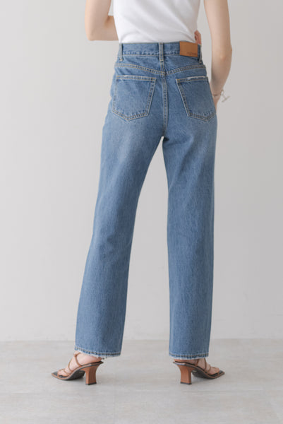 STRAIGHT DENIM