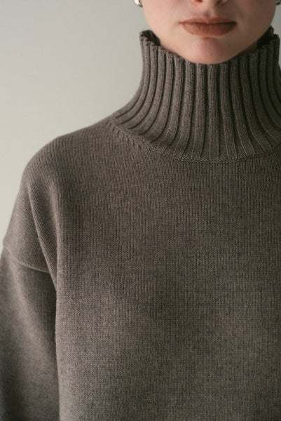 【12月9日(火)20:00〜 販売開始】ハイネックボタンニット｜HIGH-NECK BUTTON KNIT