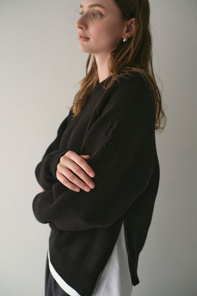 【10月29日(水)12:00〜 受注予約開始】サイドファスナーエンボスニット｜SIDE ZIPPER EMBOSSED KNIT