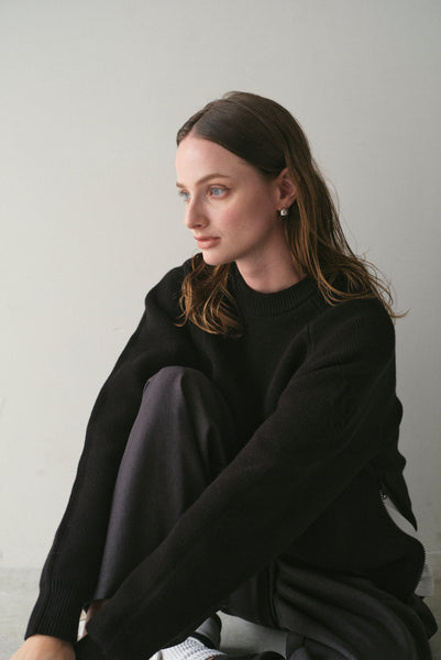 【10月29日(水)12:00〜 受注予約開始】サイドファスナーエンボスニット｜SIDE ZIPPER EMBOSSED KNIT