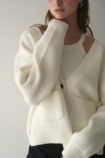 【11月12日(水)20:00〜 販売開始】Vネックボタンカーディガン｜V-NECK BUTTON CARDIGAN