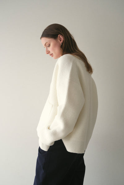 【11月12日(水)20:00〜 販売開始】Vネックボタンカーディガン｜V-NECK BUTTON CARDIGAN