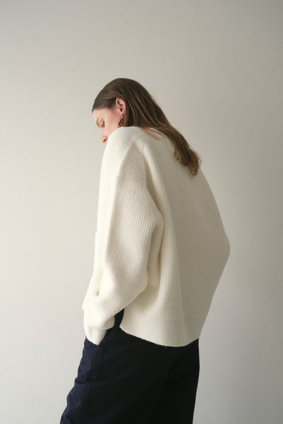 【11月12日(水)20:00〜 販売開始】Vネックボタンカーディガン｜V-NECK BUTTON CARDIGAN