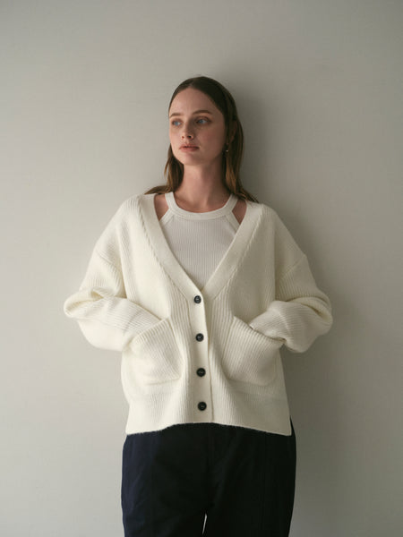 【11月12日(水)20:00〜 販売開始】Vネックボタンカーディガン｜V-NECK BUTTON CARDIGAN