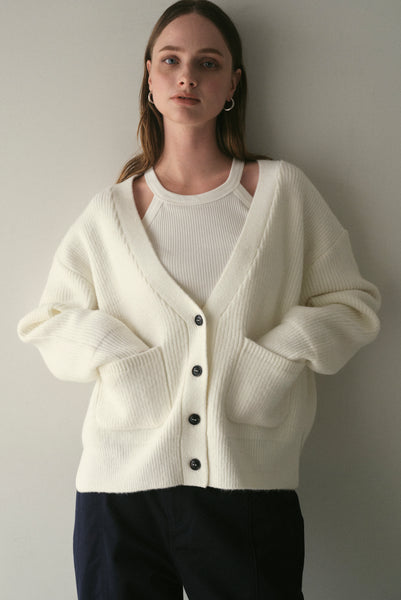 【11月12日(水)20:00〜 販売開始】Vネックボタンカーディガン｜V-NECK BUTTON CARDIGAN