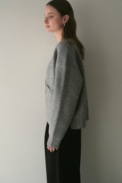 【11月12日(水)20:00〜 販売開始】Vネックボタンカーディガン｜V-NECK BUTTON CARDIGAN