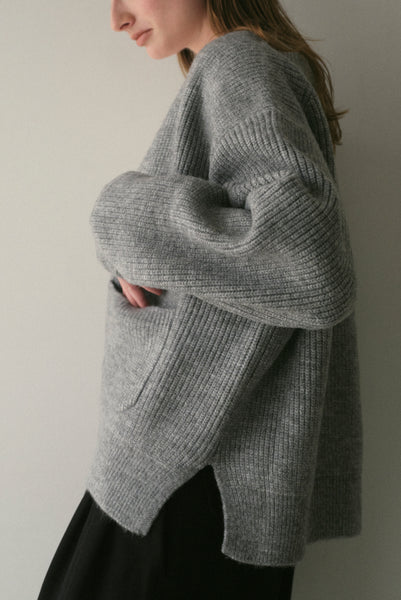 【11月12日(水)20:00〜 販売開始】Vネックボタンカーディガン｜V-NECK BUTTON CARDIGAN