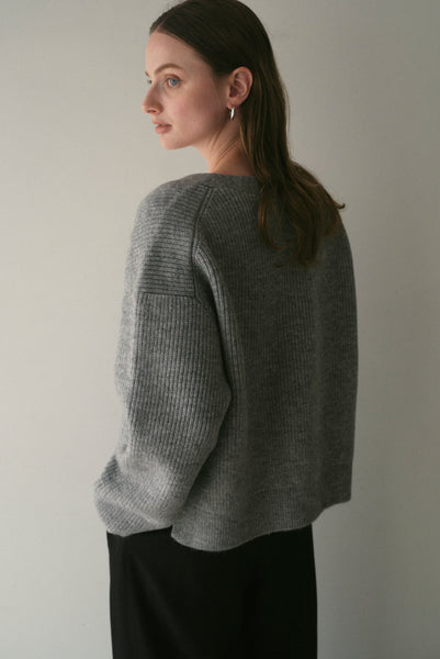 【11月12日(水)20:00〜 販売開始】Vネックボタンカーディガン｜V-NECK BUTTON CARDIGAN