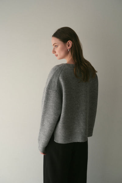 【11月12日(水)20:00〜 販売開始】Vネックボタンカーディガン｜V-NECK BUTTON CARDIGAN