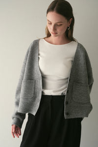 Vネックボタンカーディガン｜V-NECK BUTTON CARDIGANの通販｜regleam