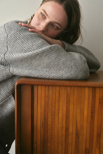 【11月12日(水)20:00〜 販売開始】Vネックボタンカーディガン｜V-NECK BUTTON CARDIGAN