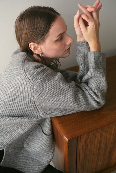 【11月12日(水)20:00〜 販売開始】Vネックボタンカーディガン｜V-NECK BUTTON CARDIGAN