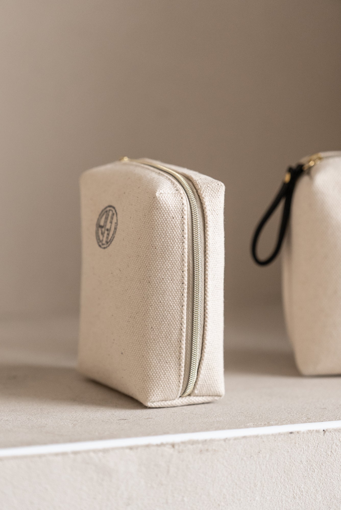 Logo Square Pouch ｜ LOGO SQUARE POUCH