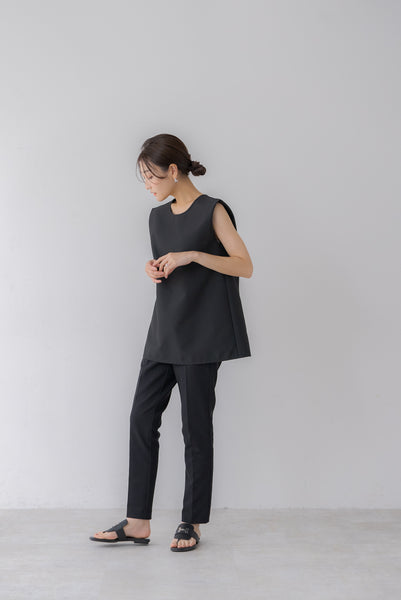 バックデザインノースリトップス｜BACK DESIGN NO SLEEVE TOPS