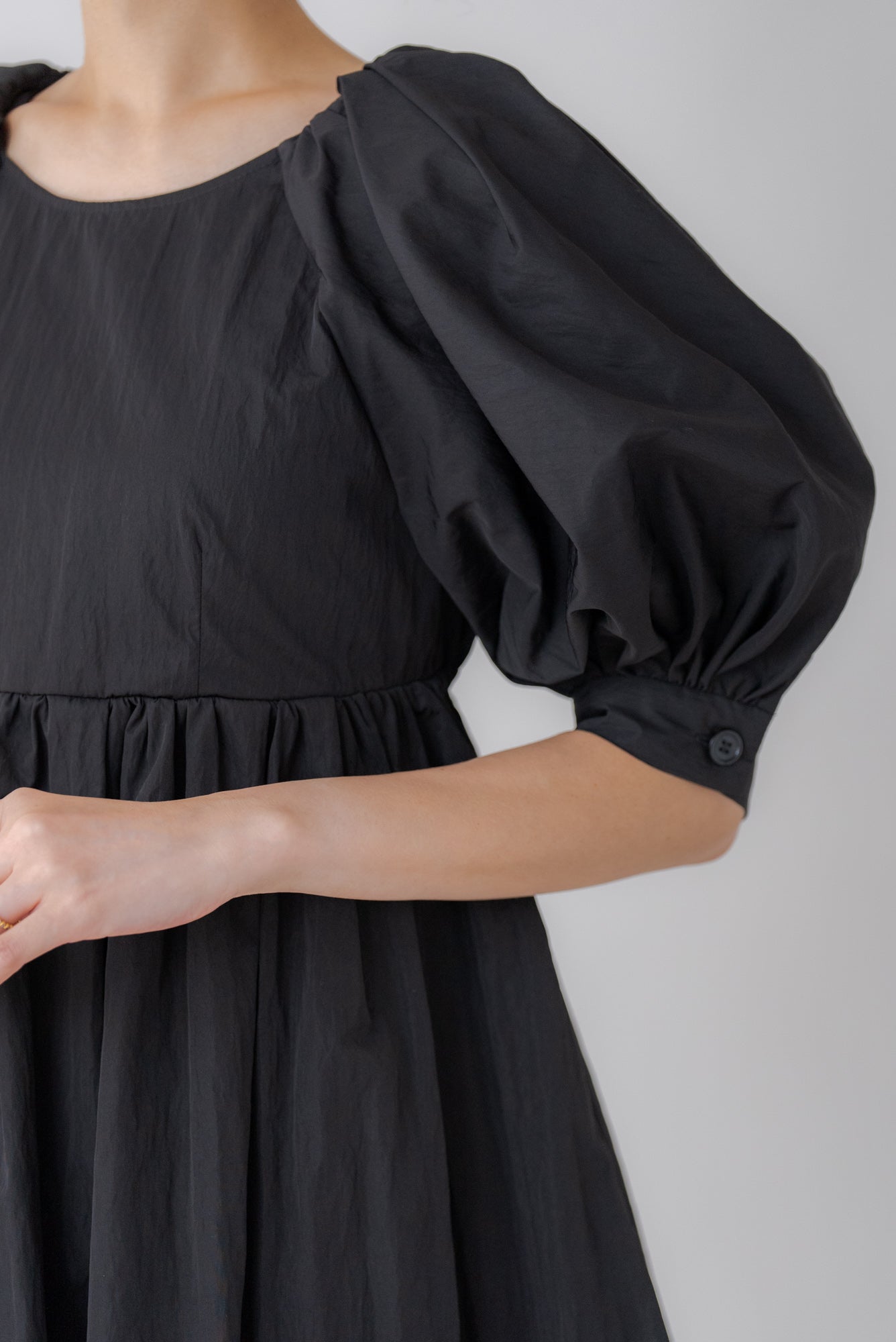 ベージュ】パフスリーブチュニックワンピ Puff Sleeve Tunic One