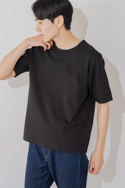 ユニセックスエンボスロゴTシャツ｜UNISEX EMBOSS TEE