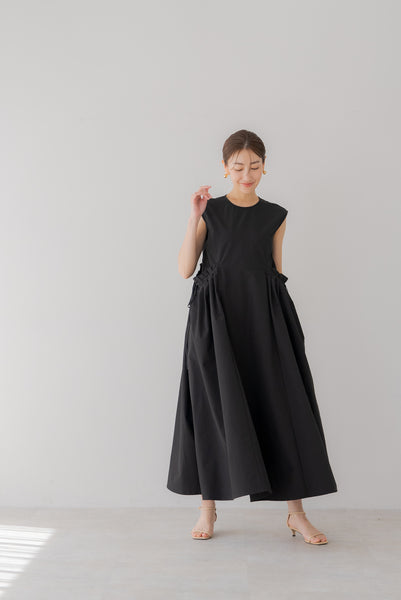 【5月15日(水)20:00〜 販売開始】ギャザーポケットワンピース｜GATHERED POCKET DRESS