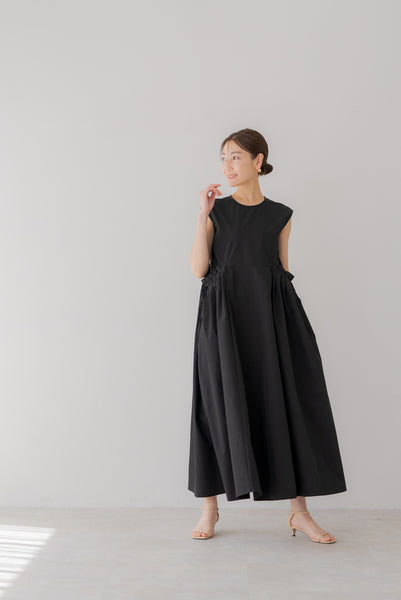 【5月15日(水)20:00〜 販売開始】ギャザーポケットワンピース｜GATHERED POCKET DRESS