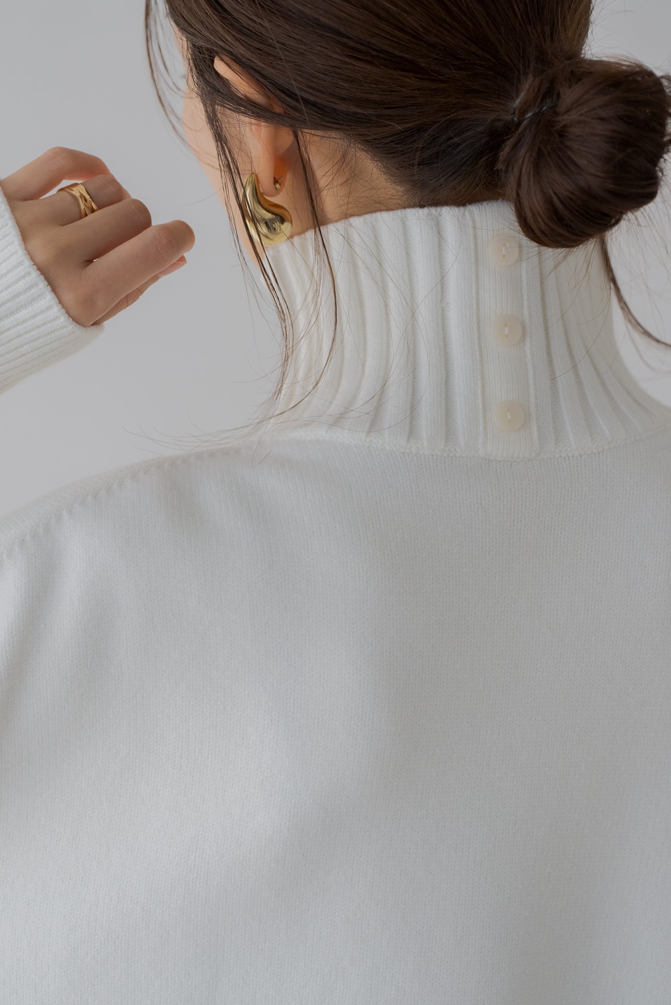 【12月9日(火)20:00〜 販売開始】ハイネックボタンニット｜HIGH-NECK BUTTON KNIT