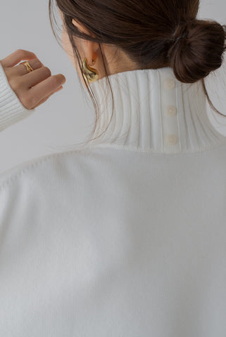 【12月9日(火)20:00〜 販売開始】ハイネックボタンニット｜HIGH-NECK BUTTON KNIT