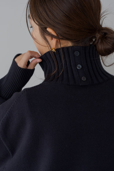 【1月10日(金)20:00〜 再販予約開始】ハイネックボタンニット｜HIGH NECK BUTTON KNIT