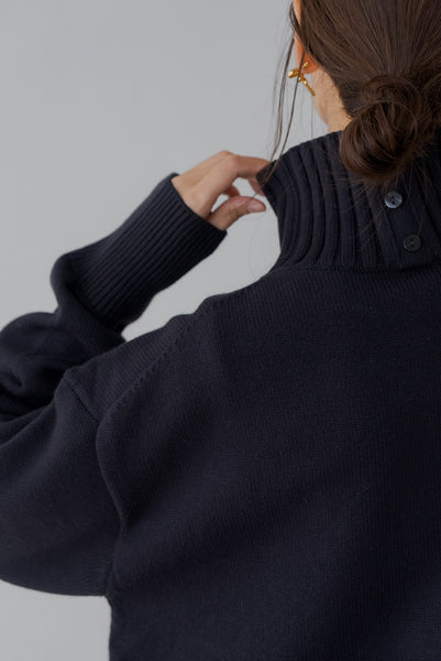 【1月10日(金)20:00〜 再販予約開始】ハイネックボタンニット｜HIGH NECK BUTTON KNIT