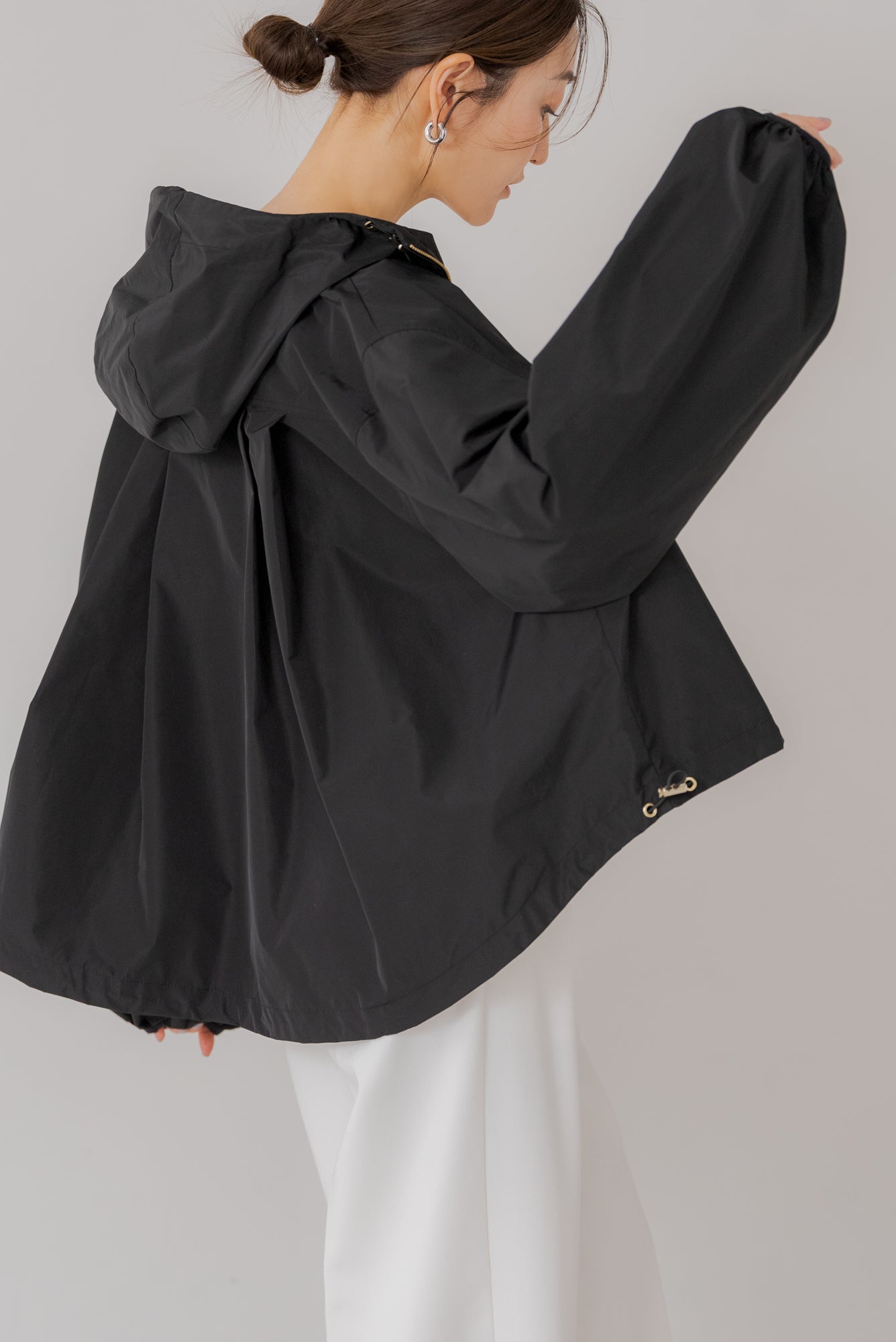 バックデザインノースリトップス｜BACK DESIGN NO SLEEVE TOPSの