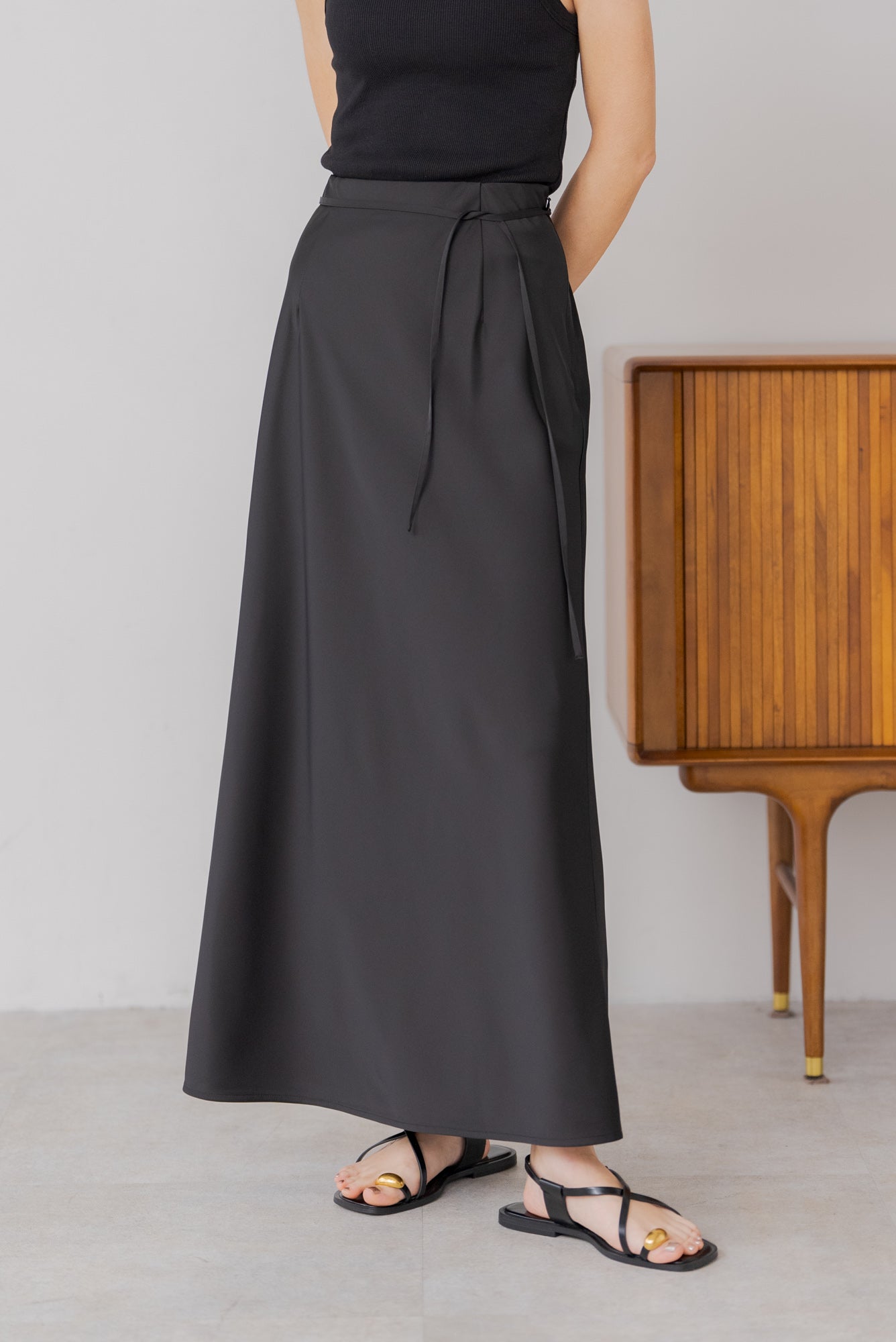 【新品未着用】regleam サテンスカート S 黒 サテンスカート｜SATIN SKIRTの通販｜regleam