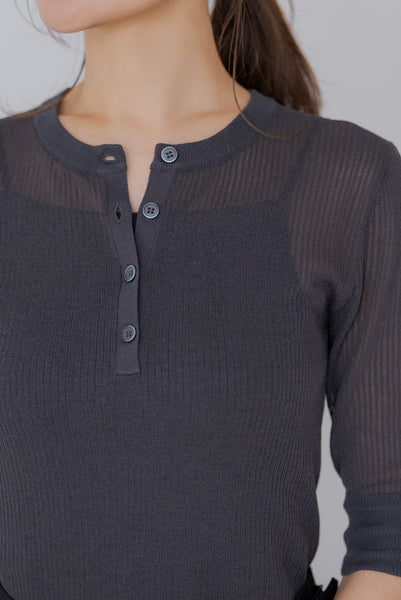 【5月12日(月)20:00〜 販売開始】五分袖ヘンリーシアーニット｜HALF SLEEVE HENLEY SHEER KNIT
