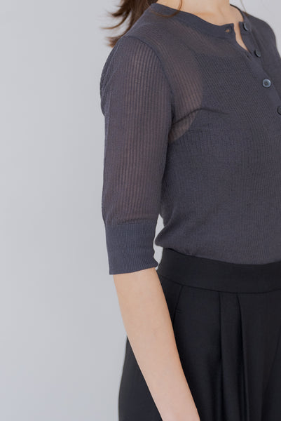 【5月12日(月)20:00〜 販売開始】五分袖ヘンリーシアーニット｜HALF SLEEVE HENLEY SHEER KNIT