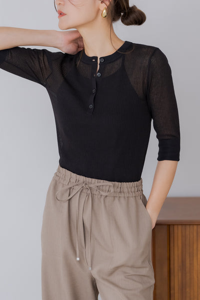 【5月12日(月)20:00〜 販売開始】五分袖ヘンリーシアーニット｜HALF SLEEVE HENLEY SHEER KNIT
