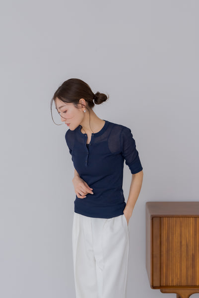 【5月12日(月)20:00〜 販売開始】五分袖ヘンリーシアーニット｜HALF SLEEVE HENLEY SHEER KNIT