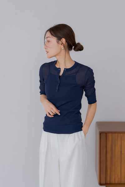 【5月12日(月)20:00〜 販売開始】五分袖ヘンリーシアーニット｜HALF SLEEVE HENLEY SHEER KNIT