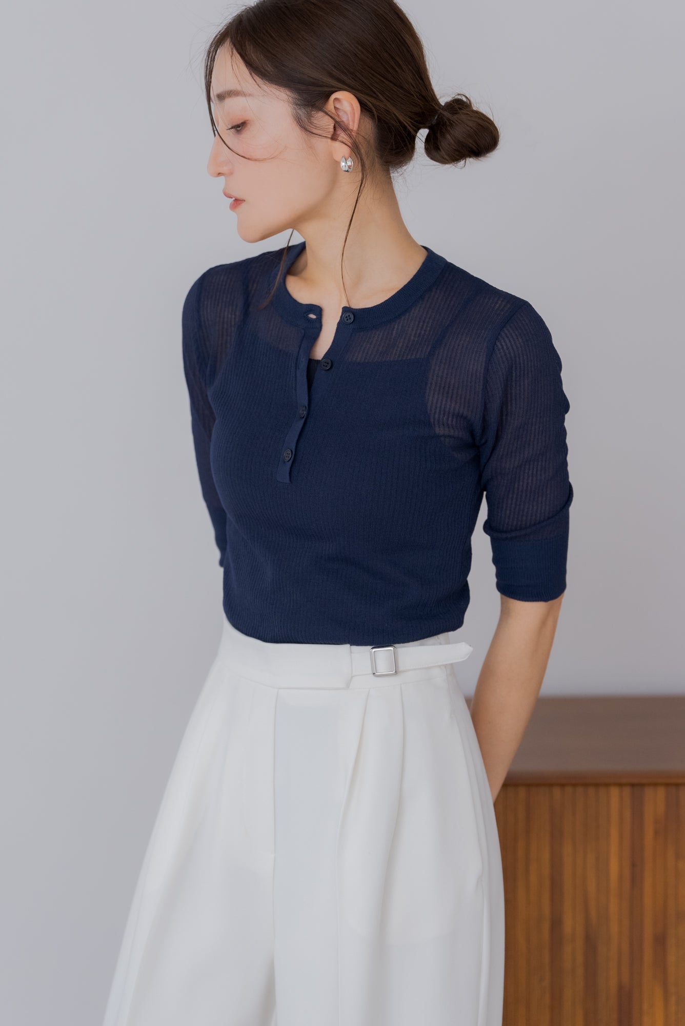 【5月12日(月)20:00〜 販売開始】五分袖ヘンリーシアーニット｜HALF SLEEVE HENLEY SHEER KNIT