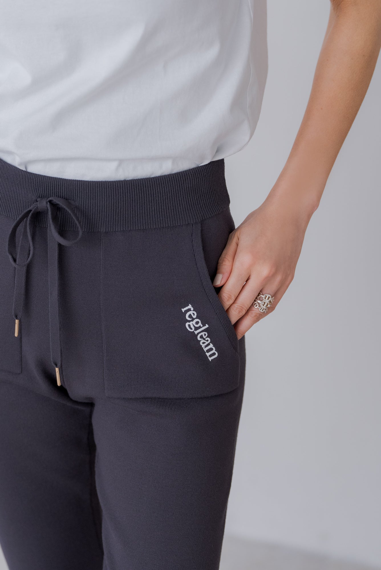値下げしました！regleam ニットジョガーパンツ M ネイビー スマートニットジョガーパンツ｜SMART KNIT JOGGER PANTSの通販