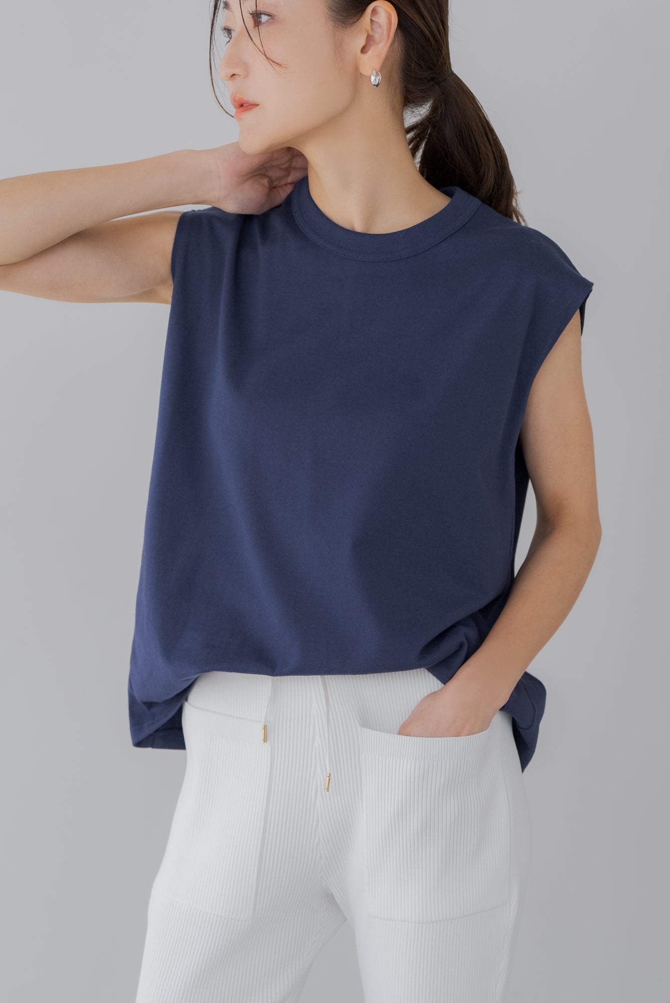 バックロゴノースリトップス｜BACK LOGO NO SLEEVE TOPSの通販｜regleam