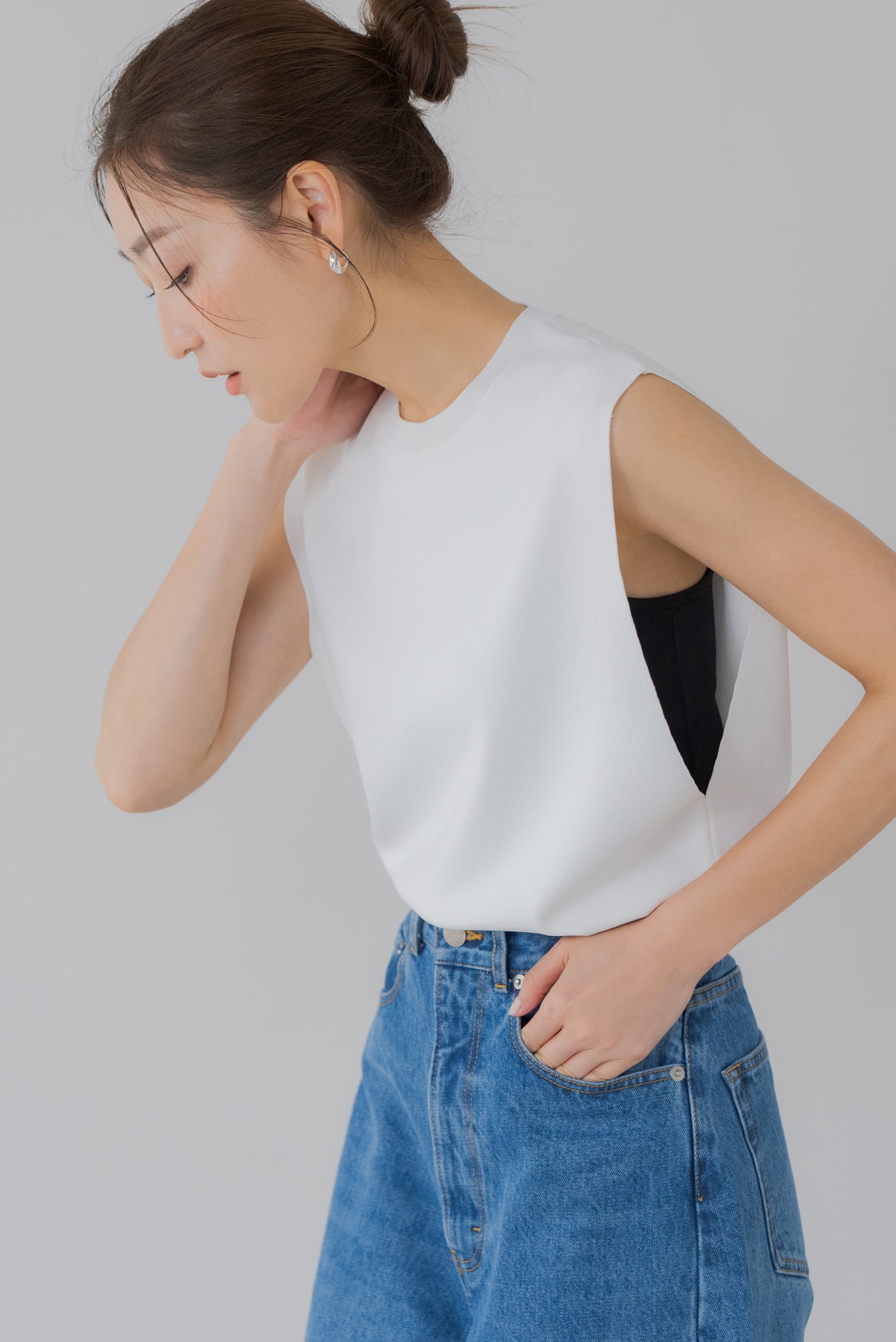【7月14日(月)20:00〜 販売開始】サイドオープンノースリニット｜SIDE OPEN NO SLEEVE KNIT