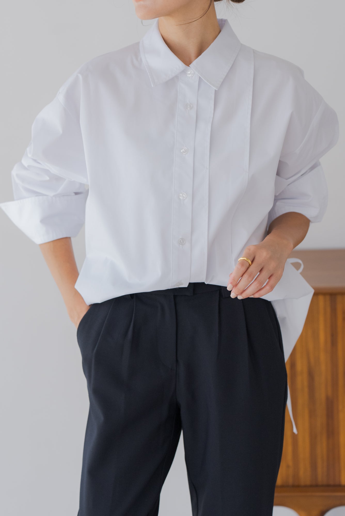 新品タグ付）regleam／バックリボンシャツBACK RIBBON SHIRT バックリボンシャツ｜BACK RIBBON SHIRTの通販｜regleam