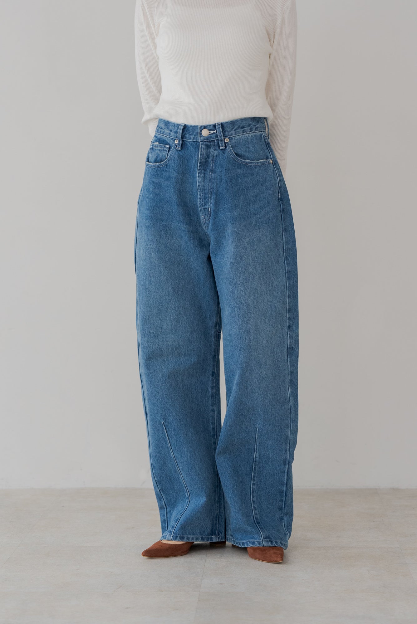 regleam カーブワイドデニム新品未使用（Mサイズ） エンボスカーブデニム｜EMBOSS CURVE DENIMの通販｜regleam