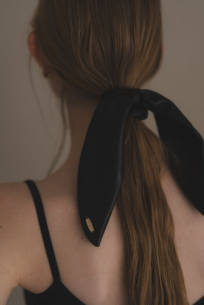 【1月19日(月)20:00〜 受注予約開始】レザーリボンシュシュ｜LEATHER RIBBON SCRUNCHIE