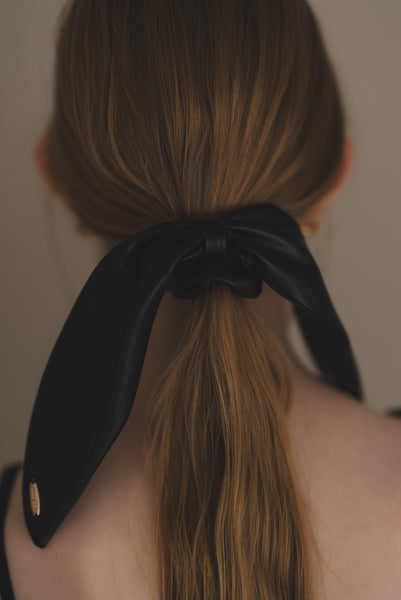 【1月19日(月)20:00〜 受注予約開始】レザーリボンシュシュ｜LEATHER RIBBON SCRUNCHIE