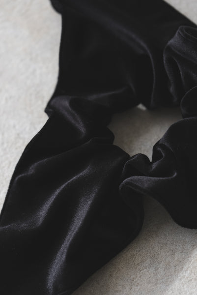 【1月19日(月)20:00〜 受注予約開始】トライアングルベロアシュシュ｜TRIANGLE VELOUR SCRUNCHIE