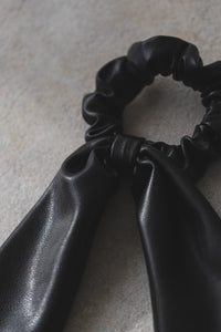 レザーリボンシュシュ｜LEATHER RIBBON SCRUNCHIEの通販｜regleam