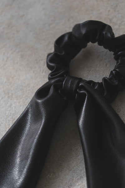 【1月19日(月)20:00〜 受注予約開始】レザーリボンシュシュ｜LEATHER RIBBON SCRUNCHIE