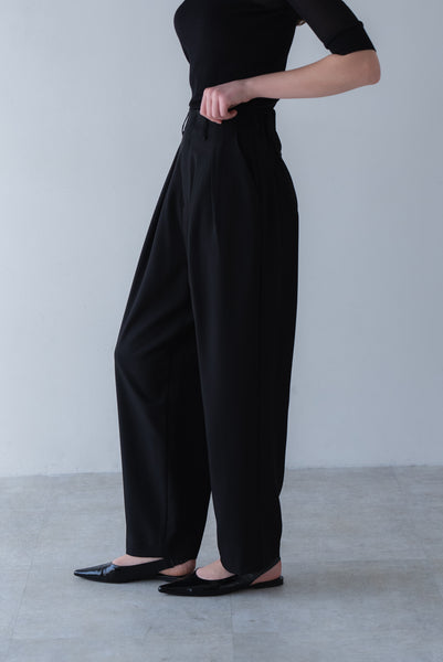 【5月26日(火)20:00〜 販売開始】タックカーブパンツ｜TUCK CURVE PANTS
