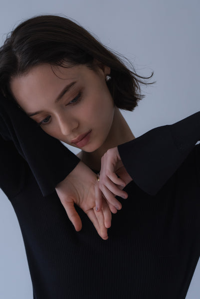 【7月3日(金)12:00〜 受注予約開始】フレアスリーブリブニット｜FLARED SLEEVE RIB KNIT